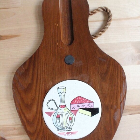 Vintage Cheese Board with Ceramic Tile Inlay - Picture 1 of 2